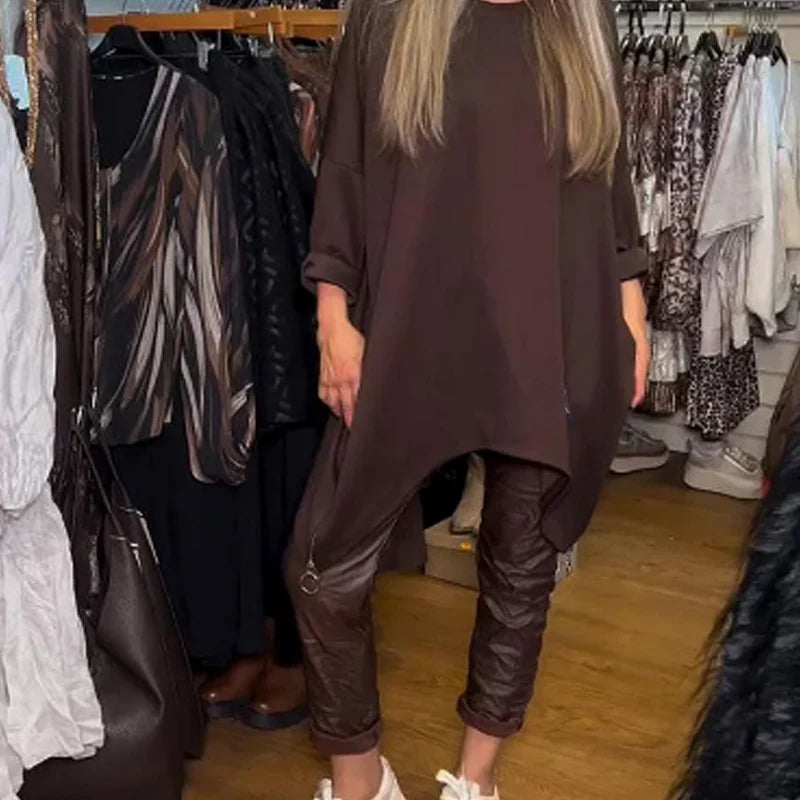 Zweiteiliges Set aus unregelmäßigem, lockerem Oberteil und einfarbiger Hose