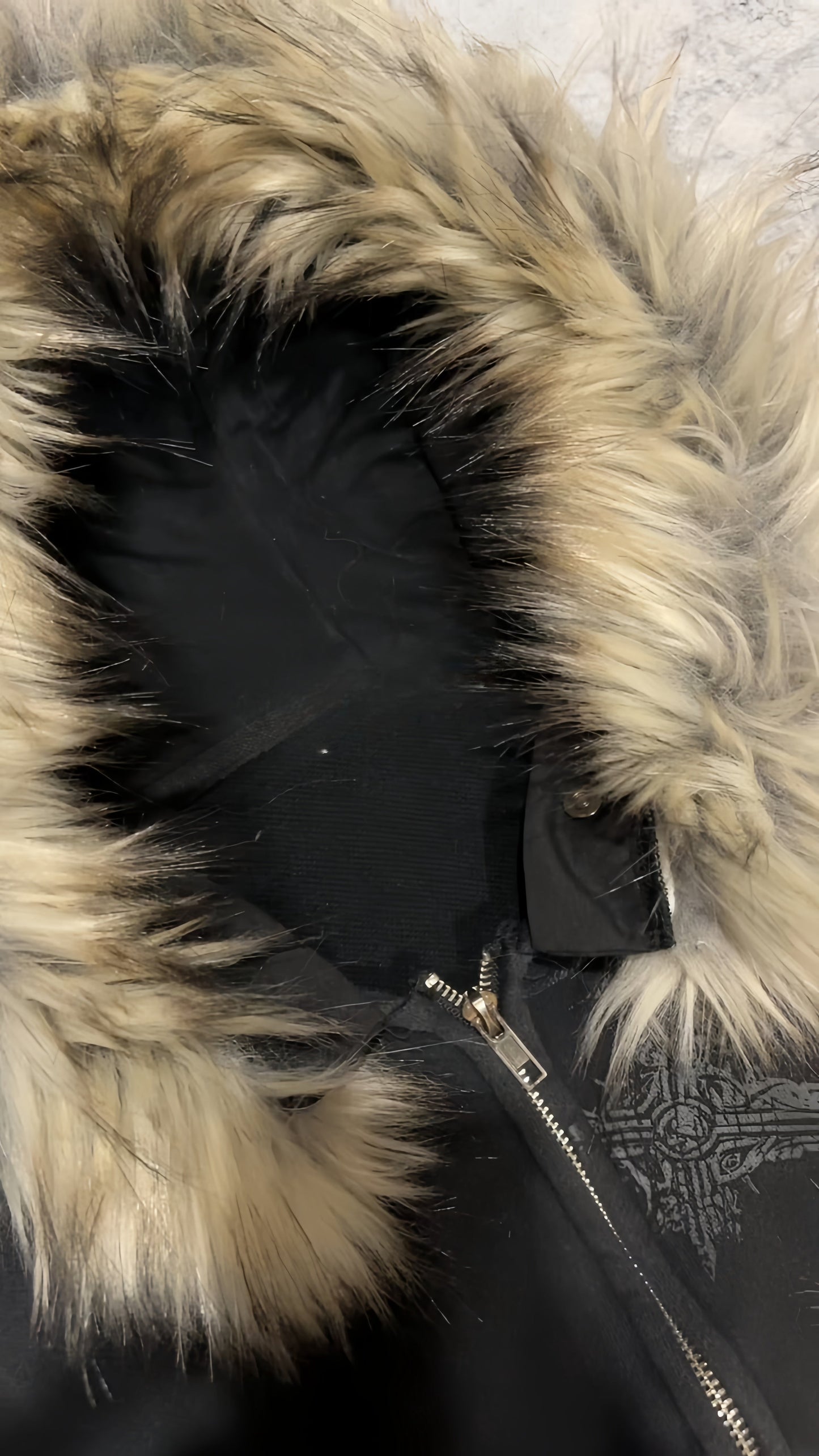 Kuschelwohl® Profound Cross Fur Zip – Assassin's Creed Style Edition – Großer Weihnachts-Sale-Lieferung innerhalb von 5-7 Tagen