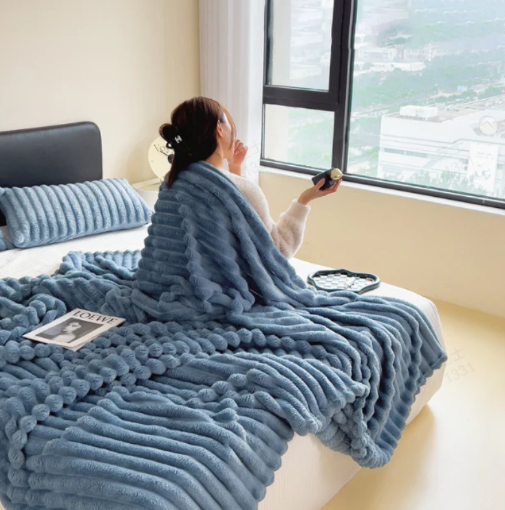 🍂 Soldes d'automne – 50 % de réduction ! 🛏️ Couverture épaisse en peluche avec motif lapin et revêtement en velours couleur lait 🫧 Blottissez-vous dans un confort absolu