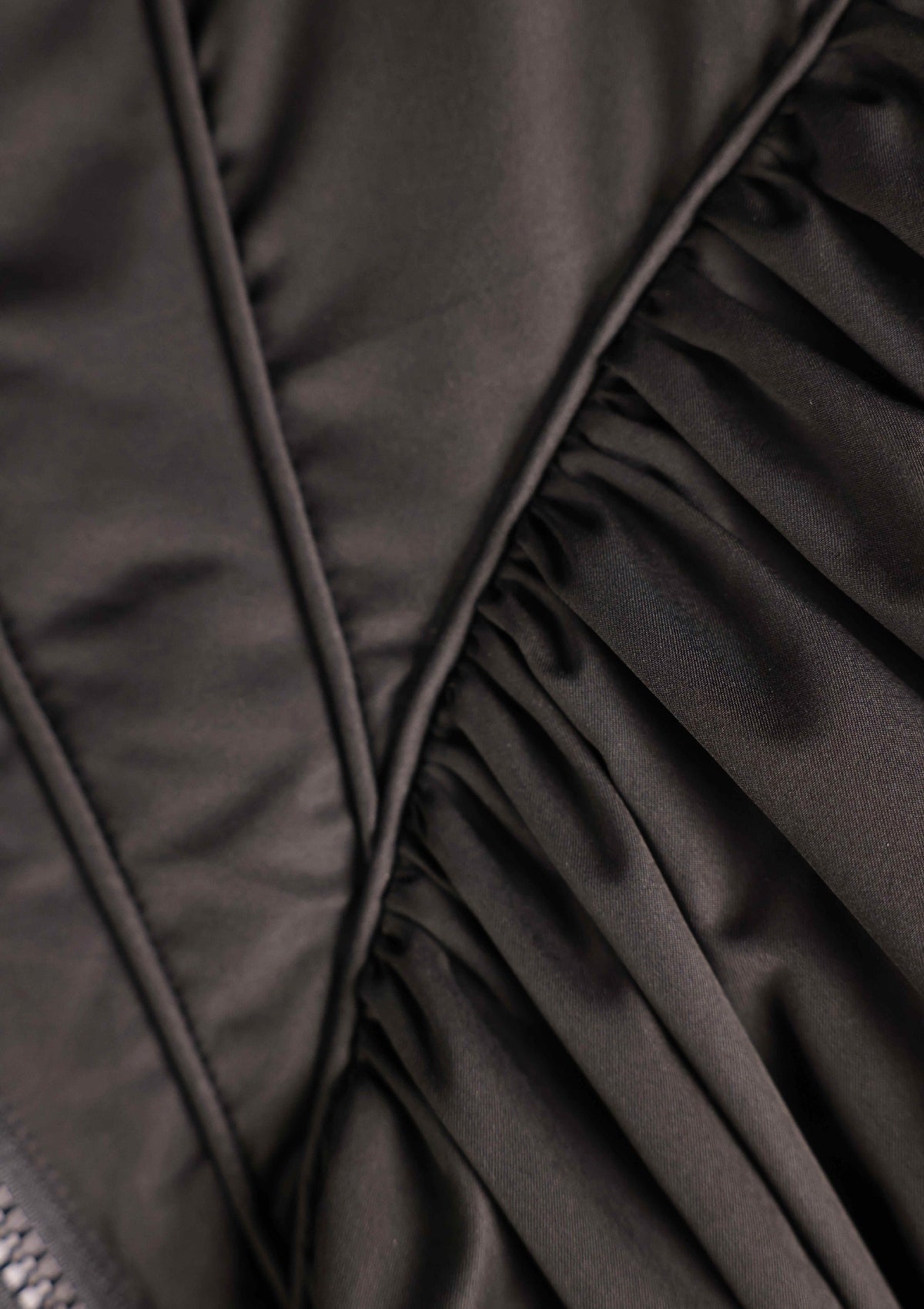 Schwarz-Weißer Krieger-Daunenmantel