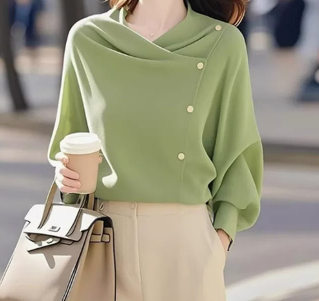 Stricktop für Damen mit Swingkragen und Knopfleiste