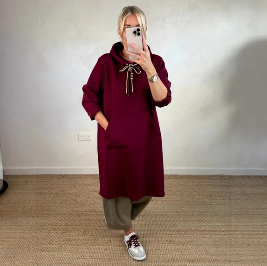 Übergroßes langes Damenkleid mit Kapuze und Taschen