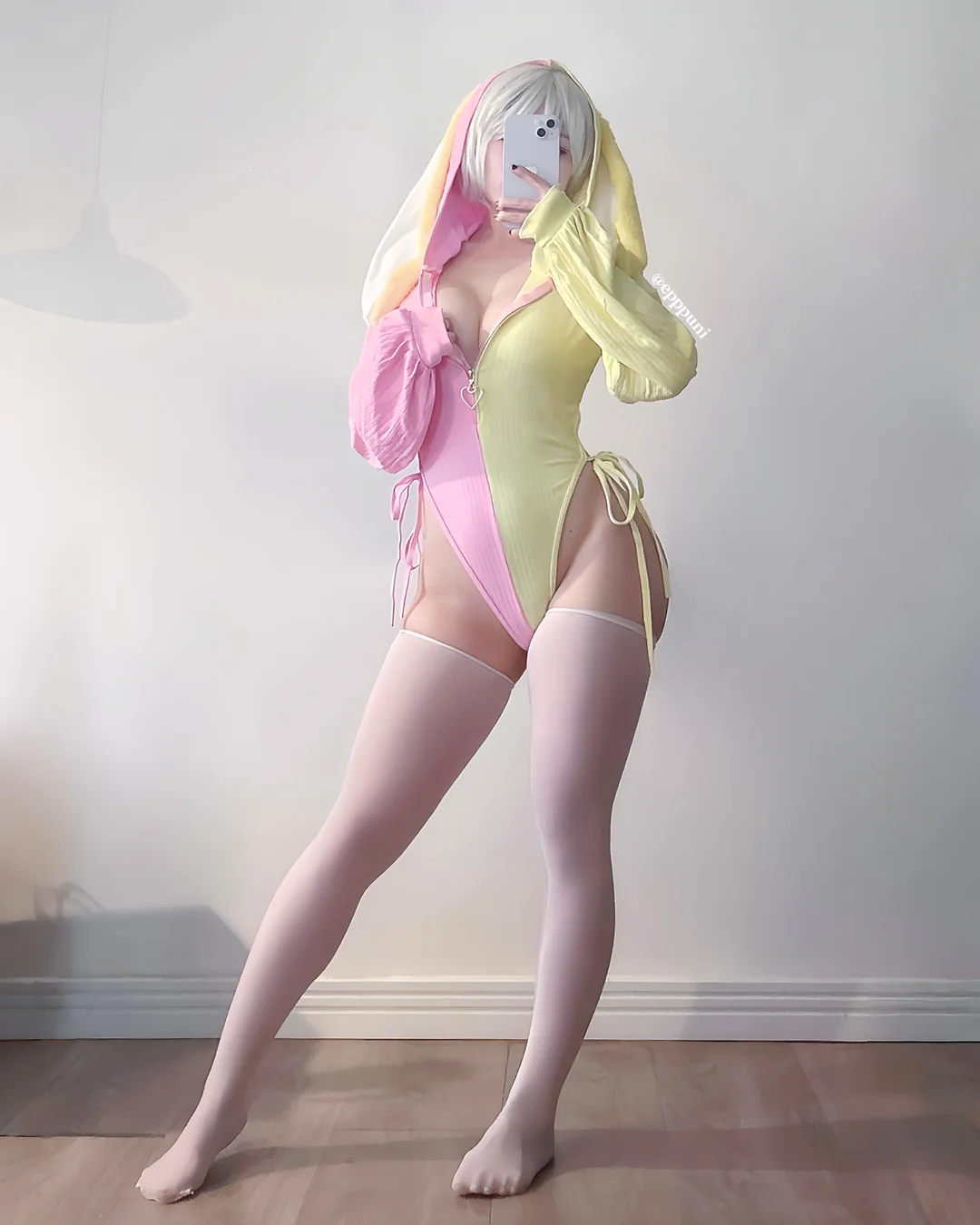 Schicker grauer Hoodie-Body mit Hasenohren