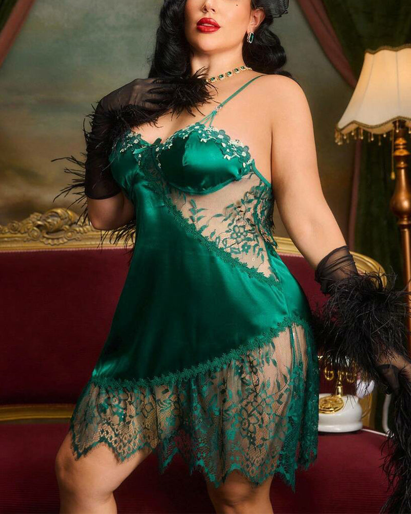 Großzügig geschnittenes Nachthemd aus Kunstseide mit kontrastierender Blumenstickerei.