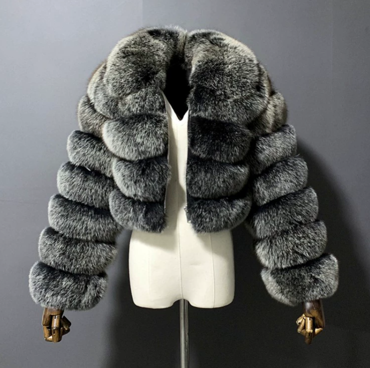 Manteau de fourrure élégant pour les journées froides ❄️🖤