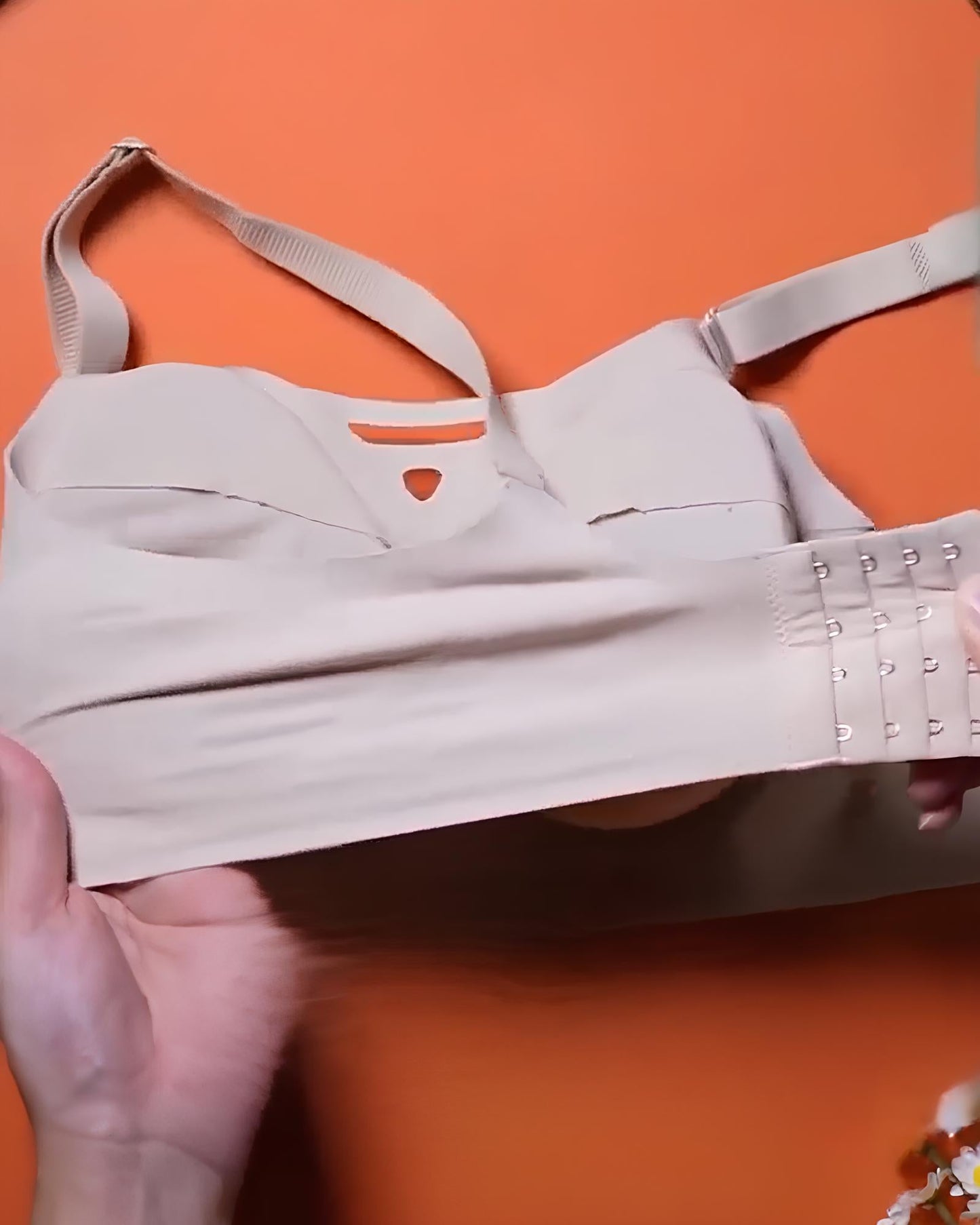 Nahtloser BH mit Silikon-Brusteinlagen