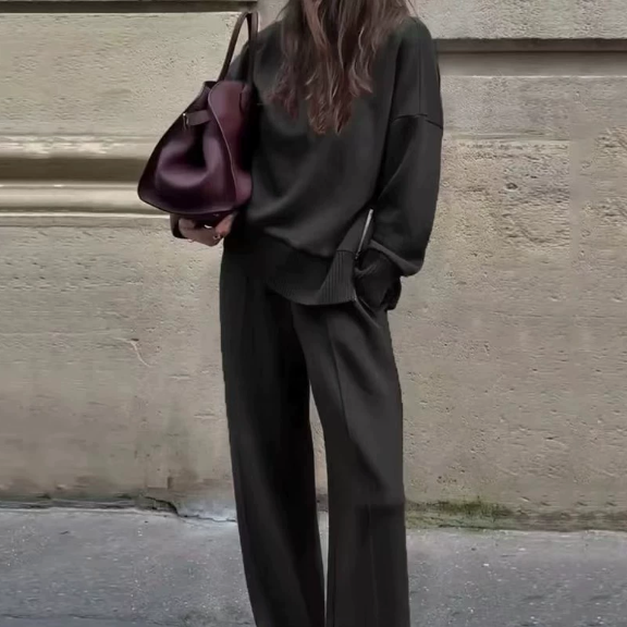 Rollkragenpullover mit seitlichem Reißverschluss und Hose