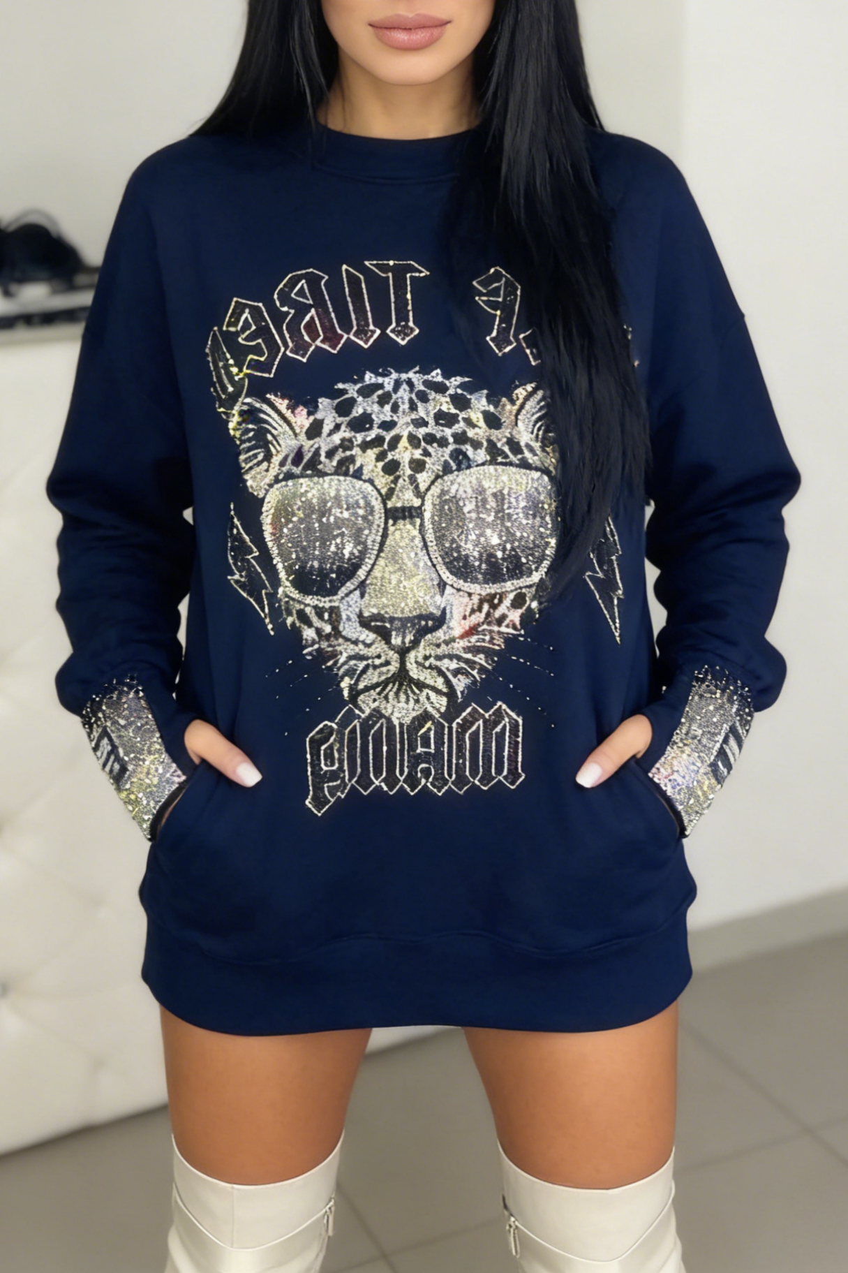 Damen-Freizeittop mit Rundhalsausschnitt, Leopardenmuster und Strasssteinen