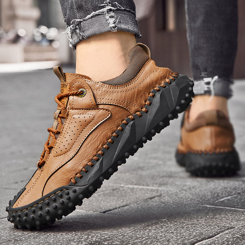 (⏰Räumungsverkauf – 70 % Rabatt🔥) Vintage-Wanderschuhe für Herren aus Leder – Echtes Leder, orthopädische Fußgewölbeunterstützung, breite Zehenbox, wasserdicht, atmungsaktiv, handgenäht, rutschfest, leichte Schuhe zum Autofahren und Wandern