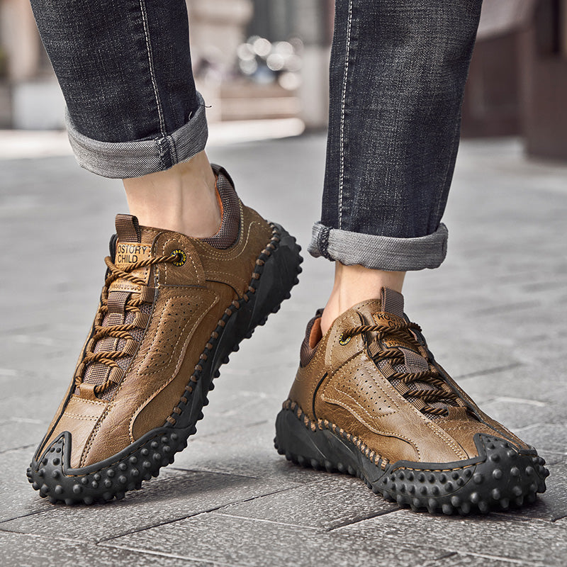 (⏰Räumungsverkauf – 70 % Rabatt🔥) Vintage-Wanderschuhe für Herren aus Leder – Echtes Leder, orthopädische Fußgewölbeunterstützung, breite Zehenbox, wasserdicht, atmungsaktiv, handgenäht, rutschfest, leichte Schuhe zum Autofahren und Wandern