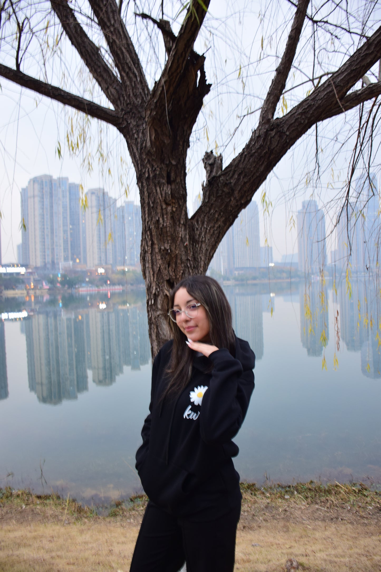 Kuschelwohl "Breaking Free" Daisy Butterfly Sweatshirt – Mit Liebe und Freiheit auf den Ärmeln, für Deinen einzigartigen Stil! 🦋🌸