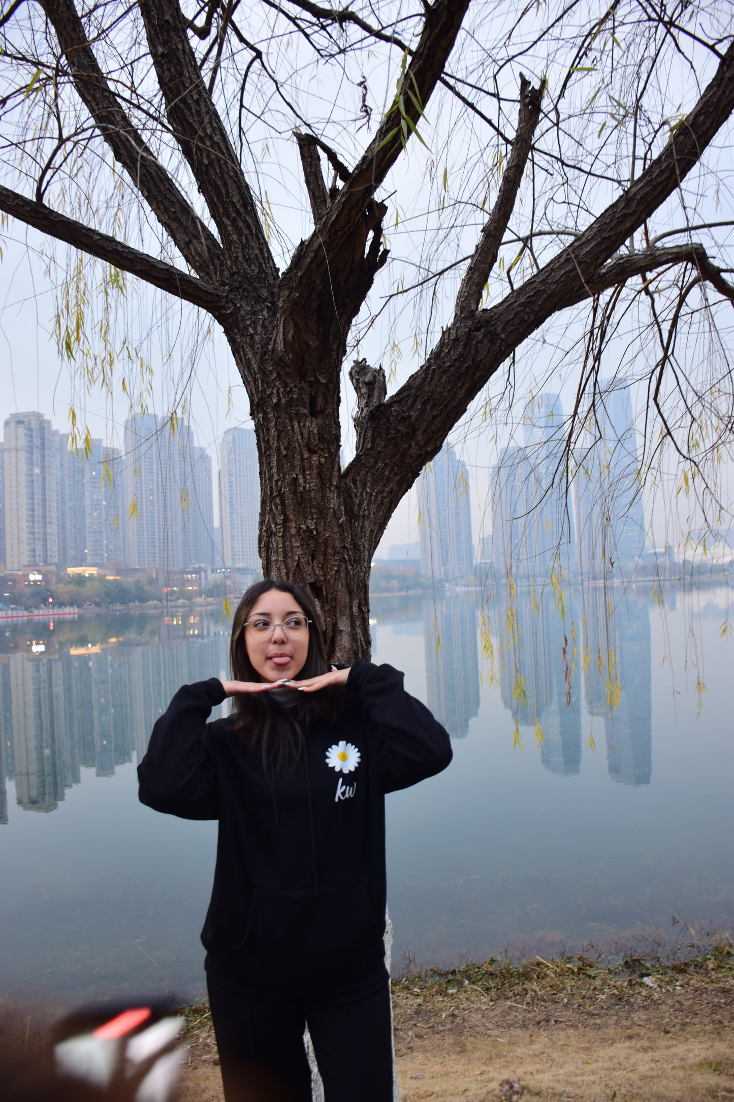 Kuschelwohl "Breaking Free" Daisy Butterfly Sweatshirt – Mit Liebe und Freiheit auf den Ärmeln, für Deinen einzigartigen Stil! 🦋🌸