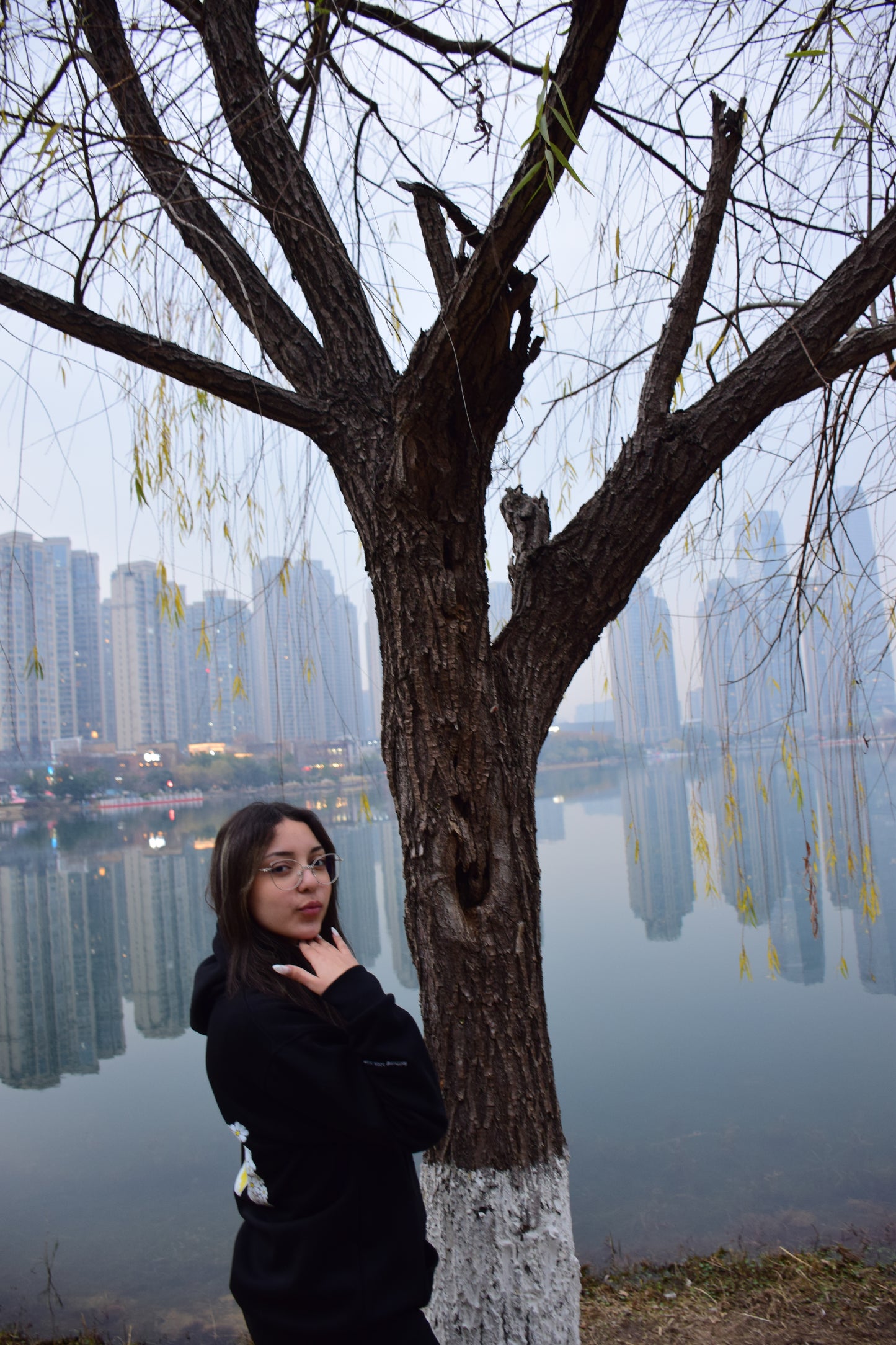 Kuschelwohl "Breaking Free" Daisy Butterfly Sweatshirt – Mit Liebe und Freiheit auf den Ärmeln, für Deinen einzigartigen Stil! 🦋🌸