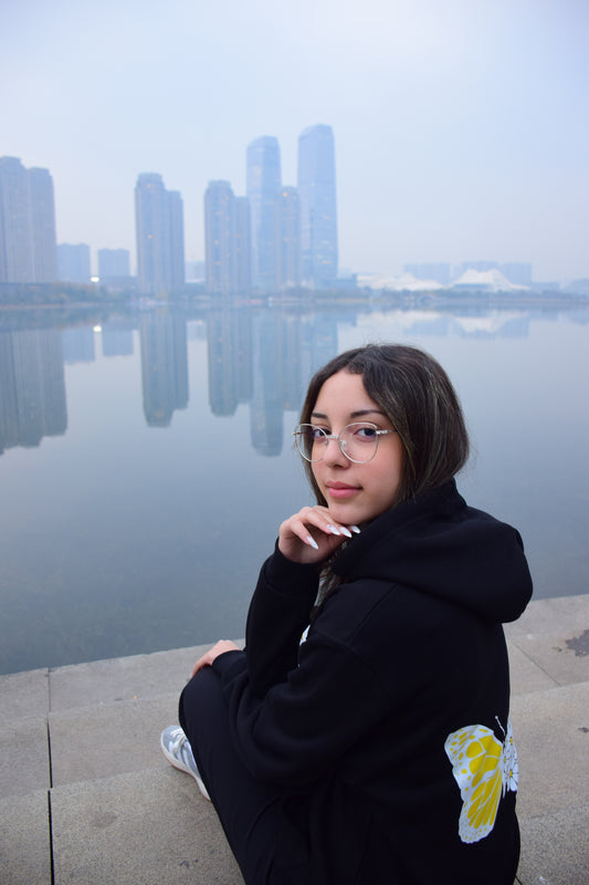 Kuschelwohl "Breaking Free" Daisy Butterfly Sweatshirt – Mit Liebe und Freiheit auf den Ärmeln, für Deinen einzigartigen Stil! 🦋🌸