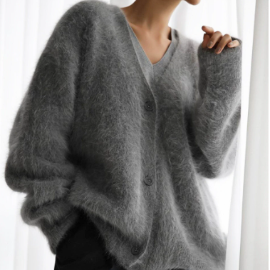 ✨ Künstlerischer Oversize-Cardigan – Flauschstrick mit Ballonärmeln | federleicht & cozy 🧶💫