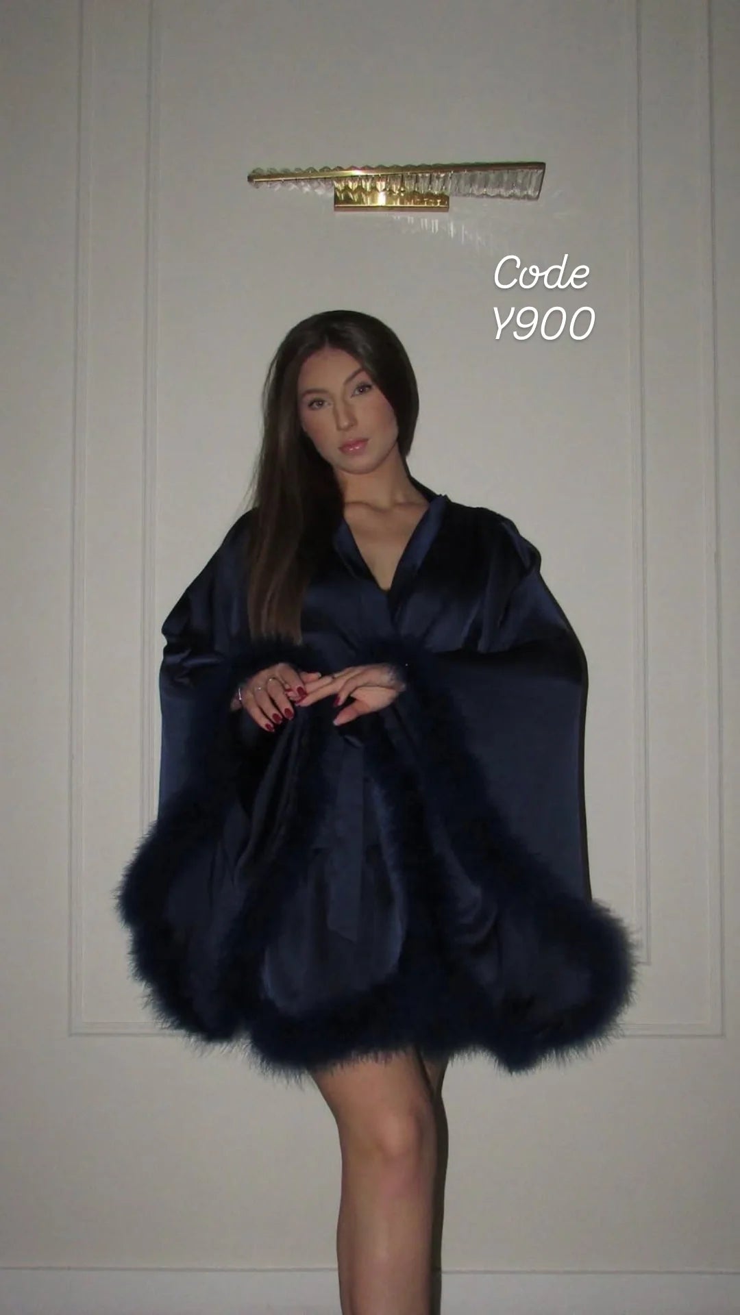 (Neuheiten) Kuschelwohl™ Exklusiver Satin-Morgenmantel mit echten Federn (Hollywood-Look) – 🎄 Neue Farben & Weihnachts-Sale