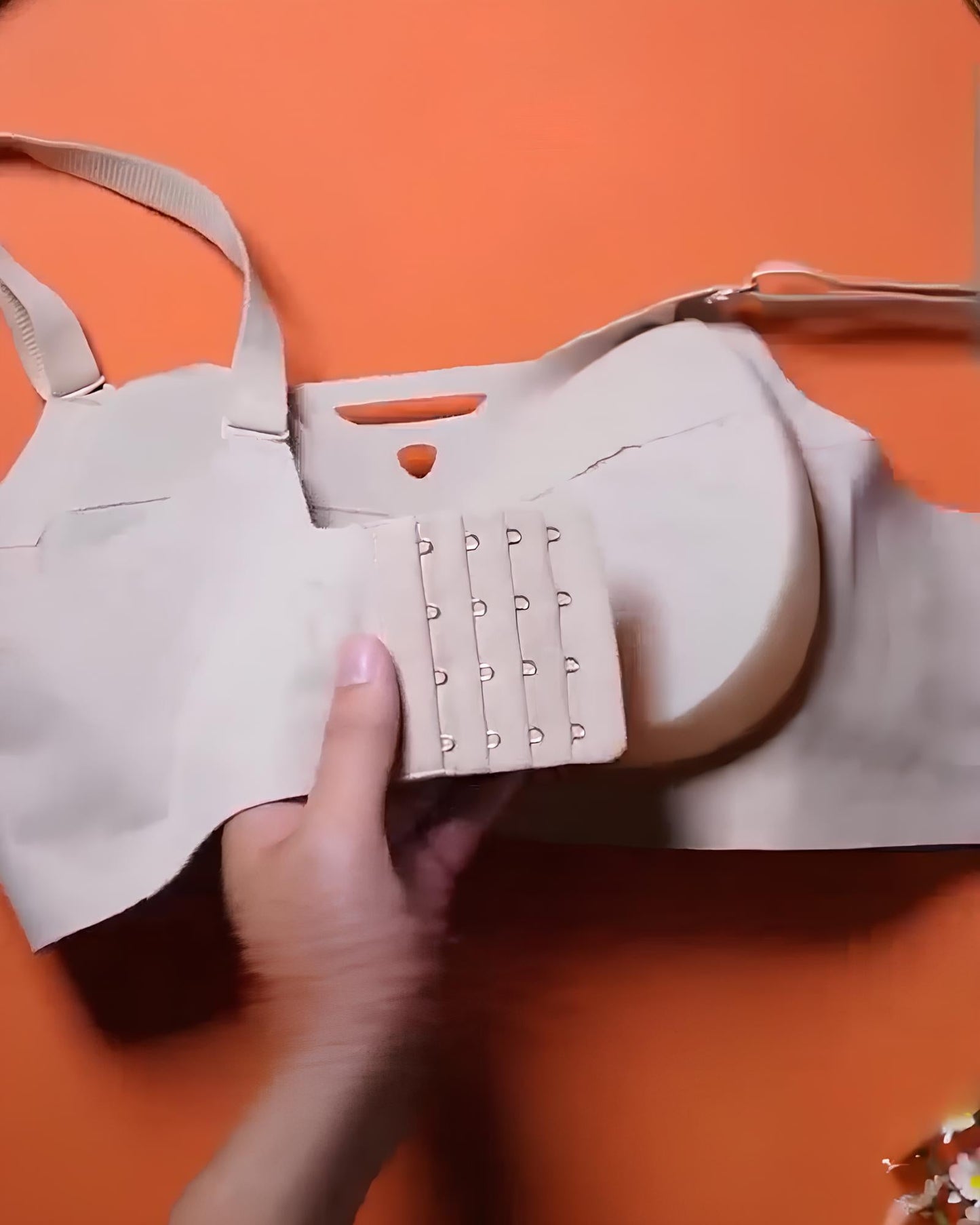 Nahtloser BH mit Silikon-Brusteinlagen