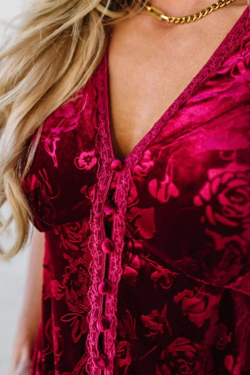 Robe longue élégante en velours avec bordure en dentelle et patte de boutonnage (style vintage) – 🎄 Offre exclusive de Noël 