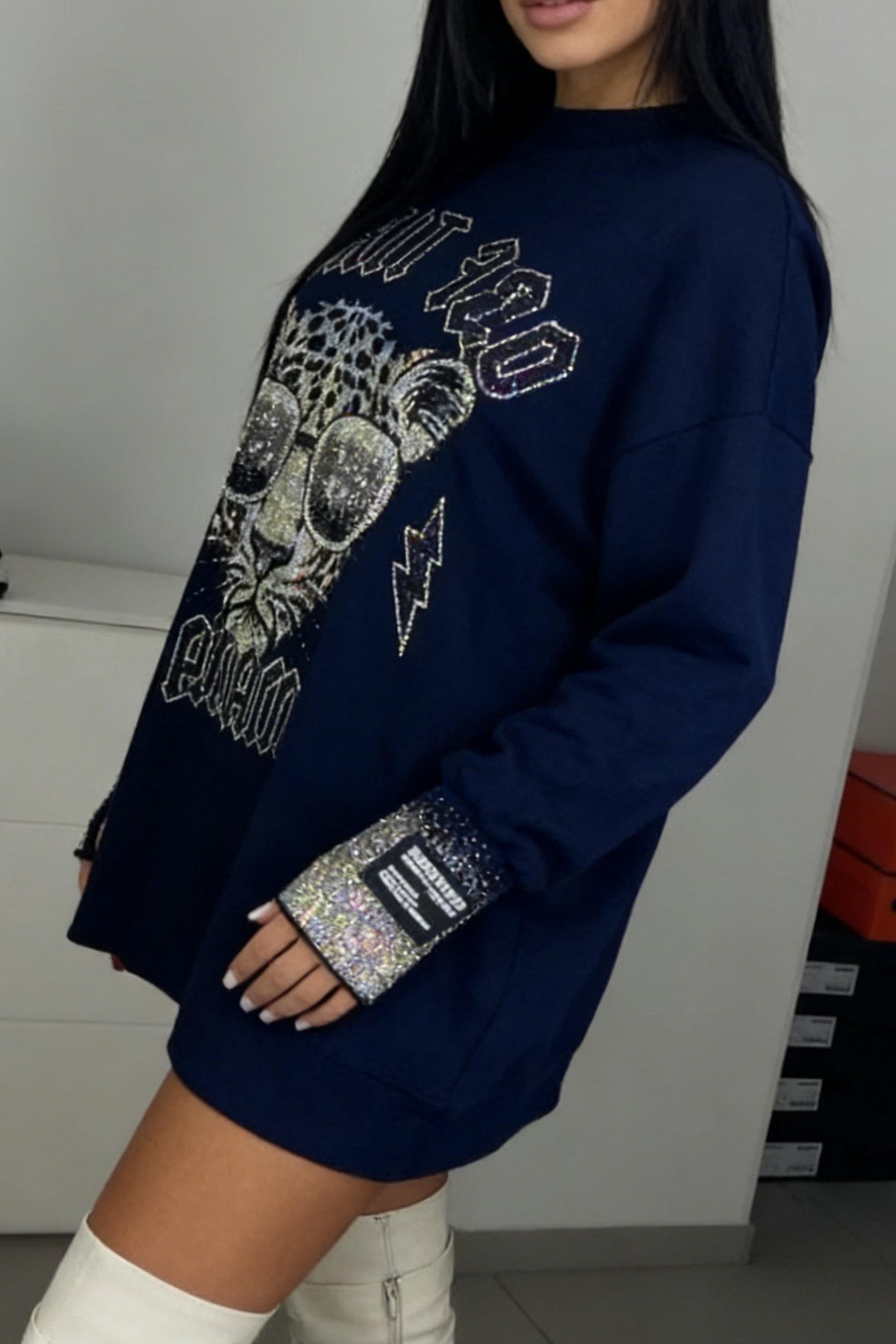 Damen-Freizeittop mit Rundhalsausschnitt, Leopardenmuster und Strasssteinen