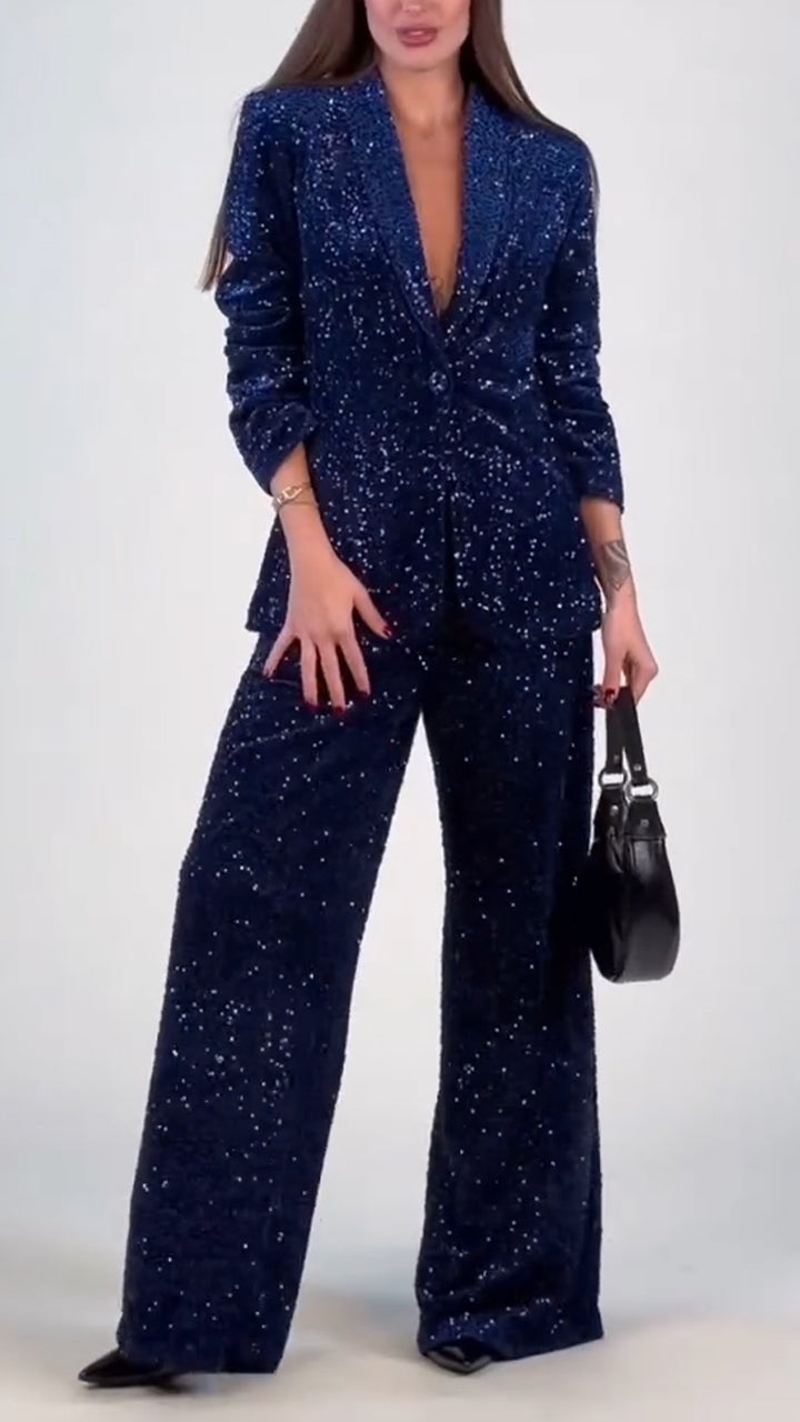 Ensemble de loisirs pour femme avec col à revers, composé d'une veste et d'un pantalon, orné de sequins et de fines paillettes – un look élégant. 