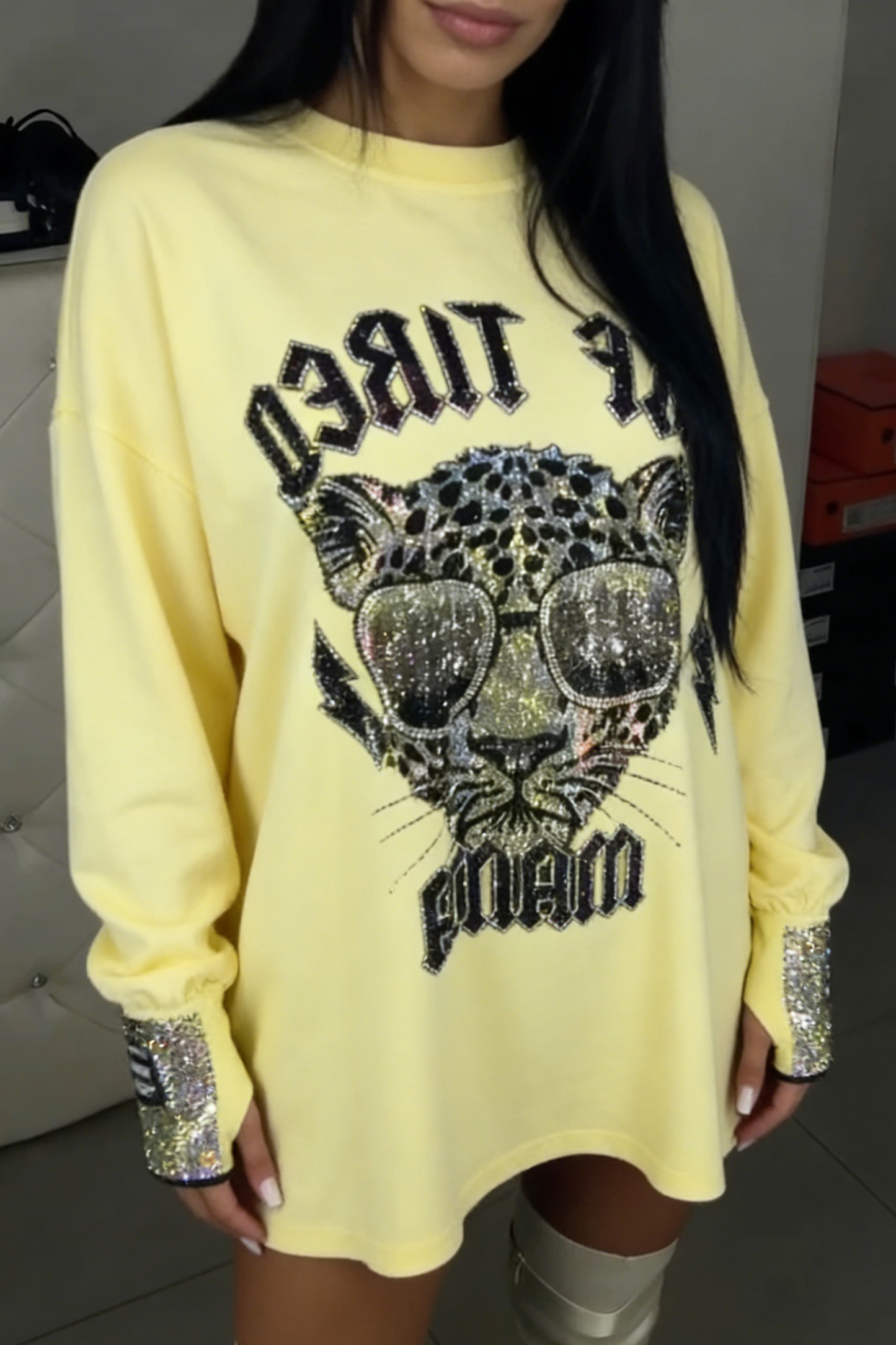 Damen-Freizeittop mit Rundhalsausschnitt, Leopardenmuster und Strasssteinen