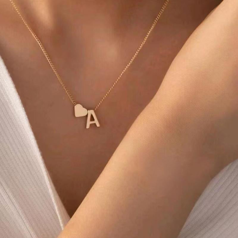 Collier initial plaqué or avec cœur – Bijou personnalisé de A à Z 💖 | Jusqu'à 50 % de réduction pour le Black Friday et Noël ! Sans frais cachés !