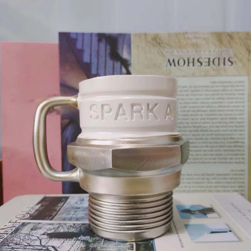 Mug créatif en forme de bougie d'allumage – Le cadeau idéal pour les passionnés de voitures 🚗🔥