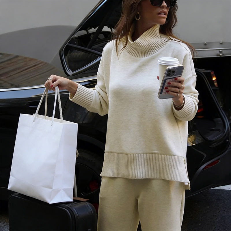 Rollkragenpullover mit seitlichem Reißverschluss und Hose