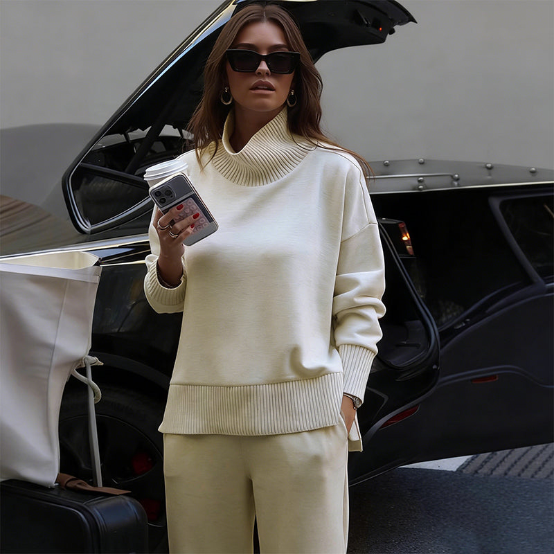 Rollkragenpullover mit seitlichem Reißverschluss und Hose