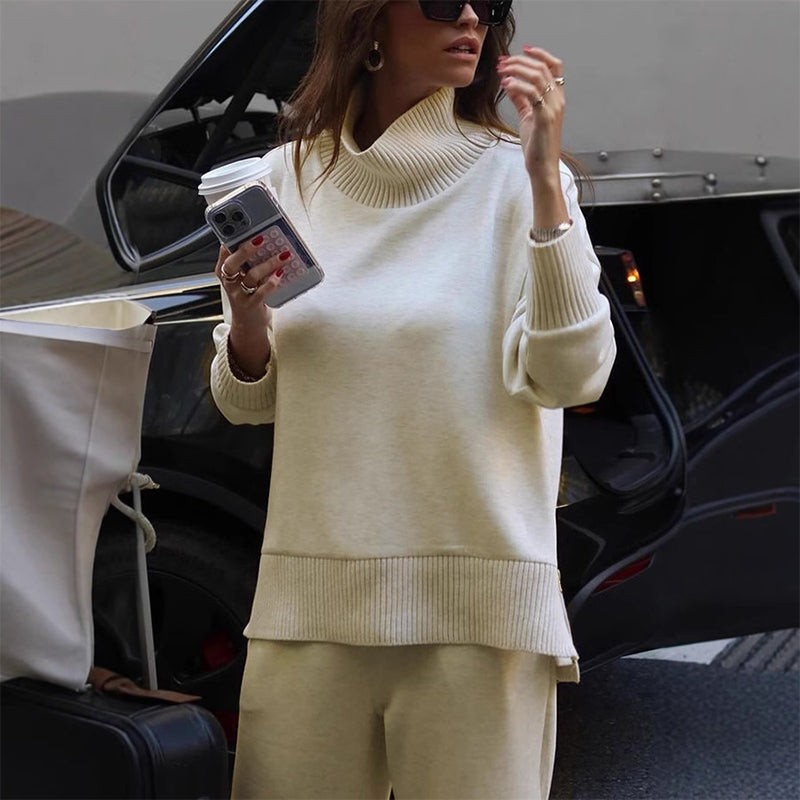 Rollkragenpullover mit seitlichem Reißverschluss und Hose