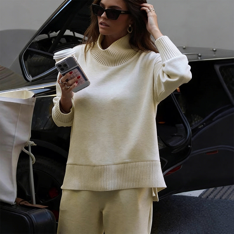 Rollkragenpullover mit seitlichem Reißverschluss und Hose