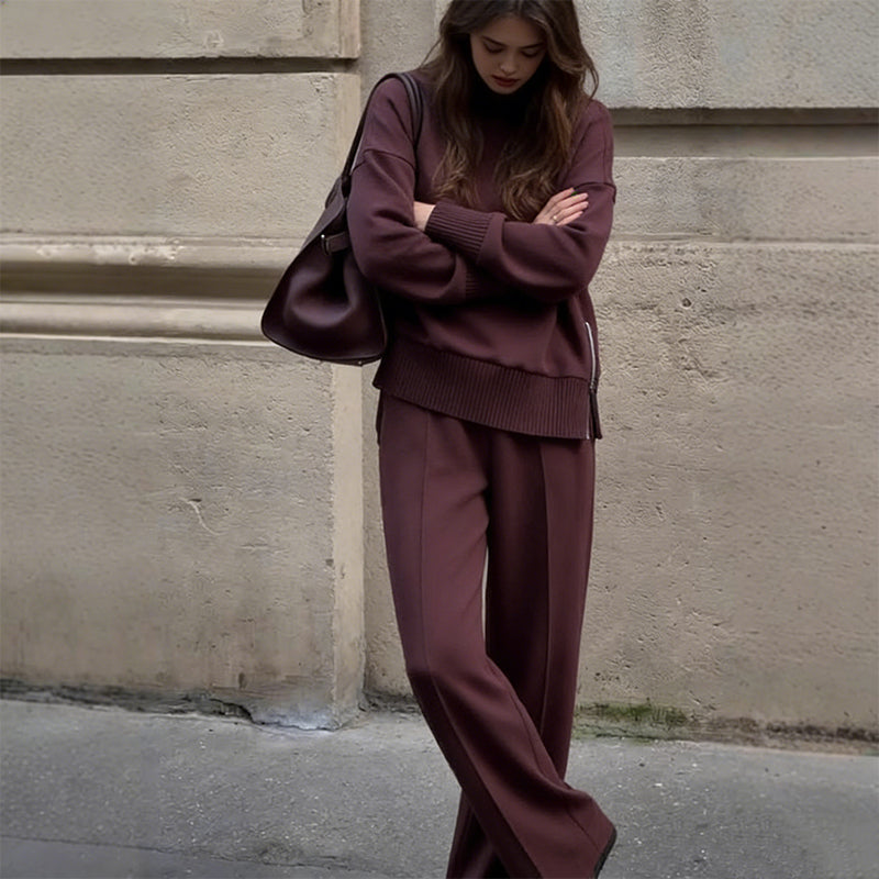 Rollkragenpullover mit seitlichem Reißverschluss und Hose