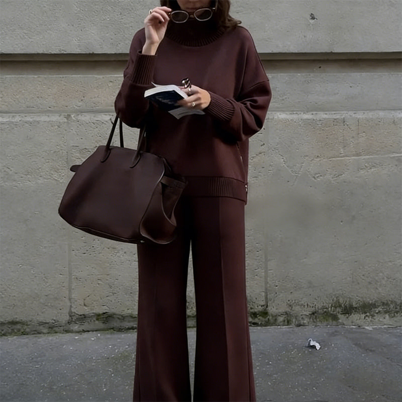 Rollkragenpullover mit seitlichem Reißverschluss und Hose