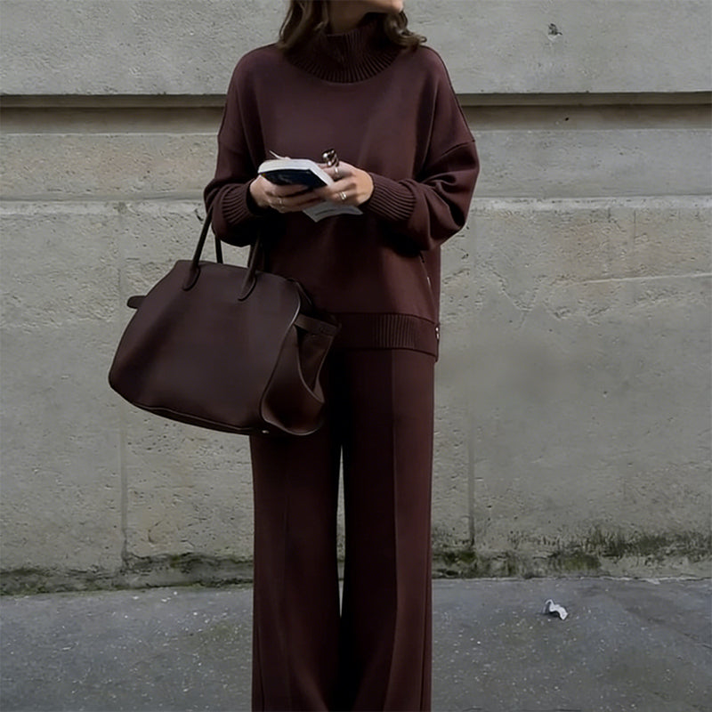 Rollkragenpullover mit seitlichem Reißverschluss und Hose