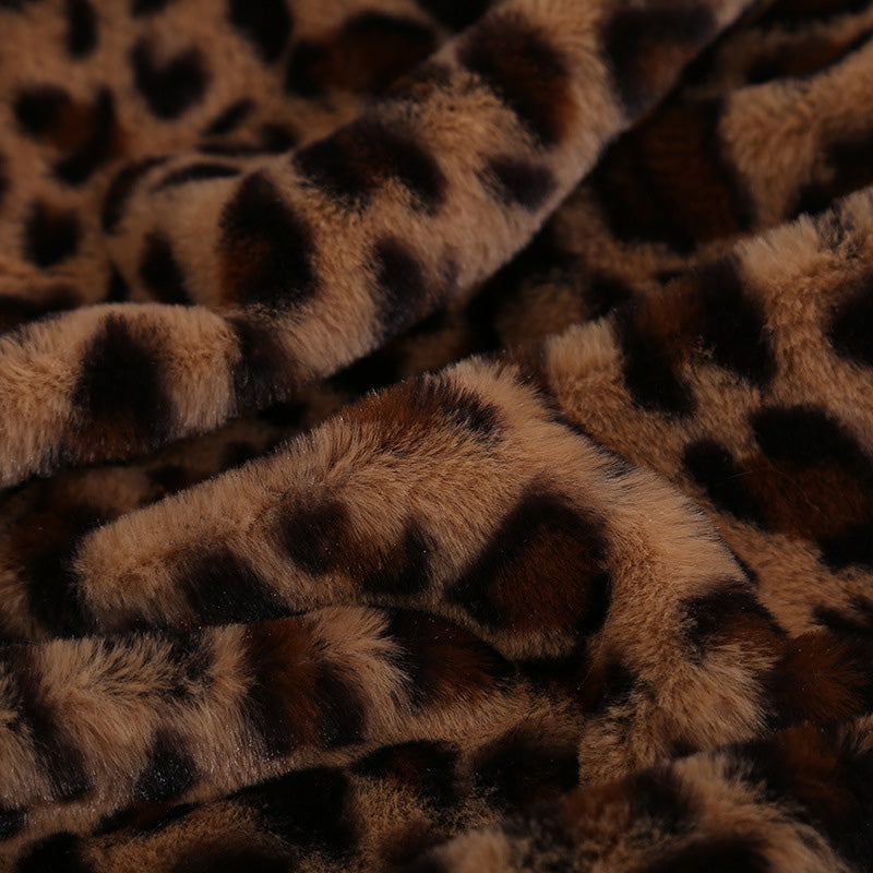 Kuschelige Tagesdecke mit Leopardenmuster