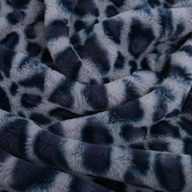 Kuschelige Tagesdecke mit Leopardenmuster