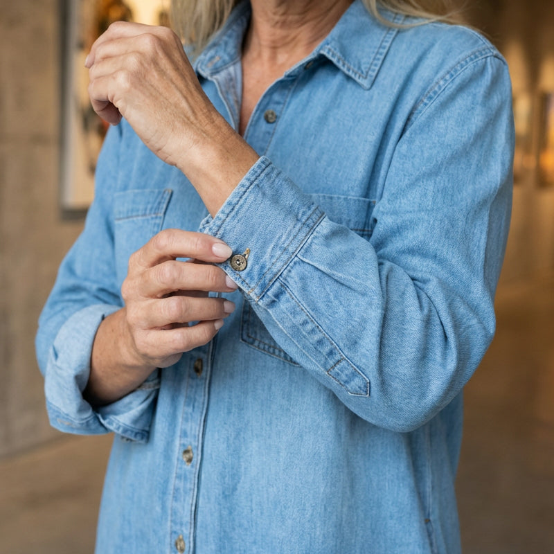 Damenhemdkleid aus schlammfarbenem Denim mit Knöpfen